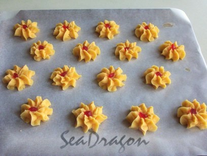 Biskut Semperit before baking